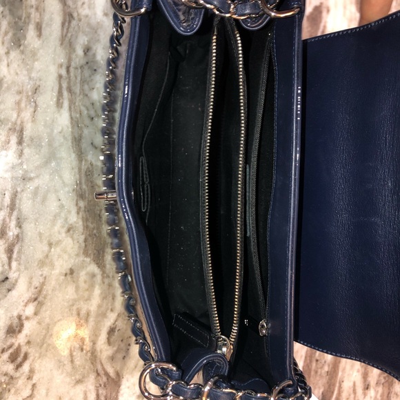 **AUTHENTIC** BLUE CHANEL SHOULDER BAG (looks new) - Picture 5 of 7